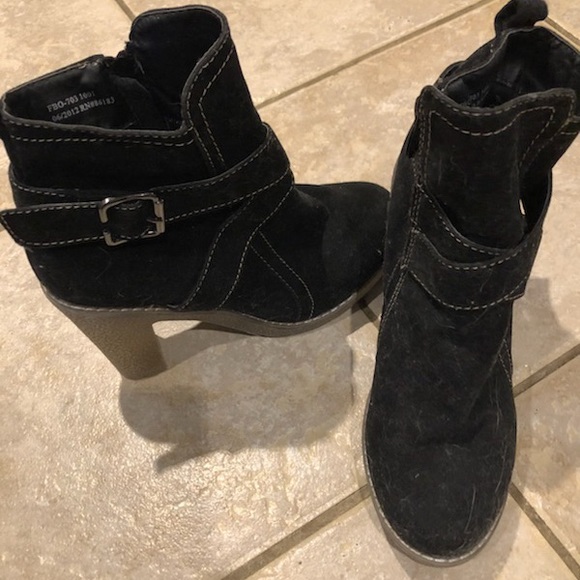 Black heel - Picture 2 of 3